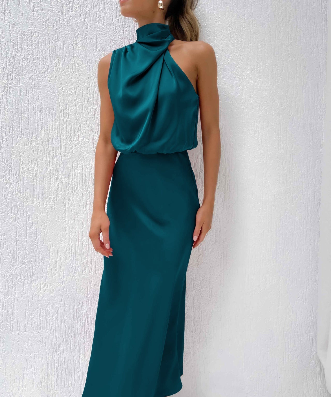 Backless Halter Neck Flowy Maxi Dress